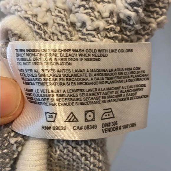 Light sweater, with mesh design at top. - Picture 6 of 6